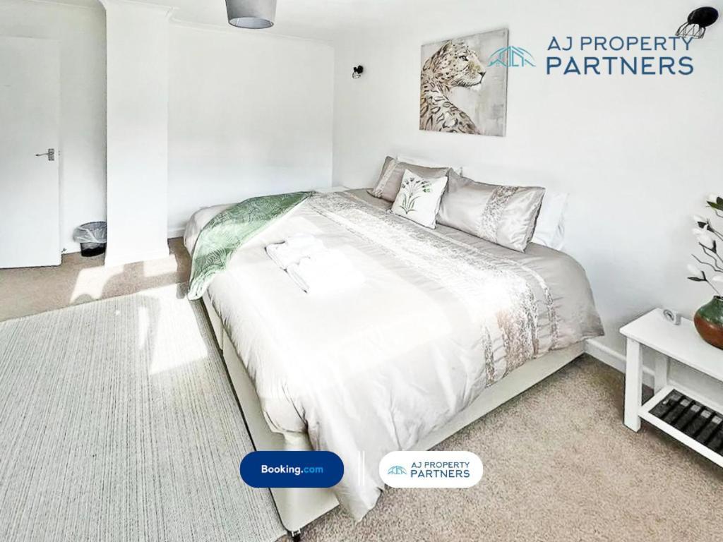 Premium Deal L Hill View Home L Last-Minute Offer L Cheltenham L Aj Properties L Perfect For Short Or Long Stays L 4Beds 4Bedrooms 外观 照片