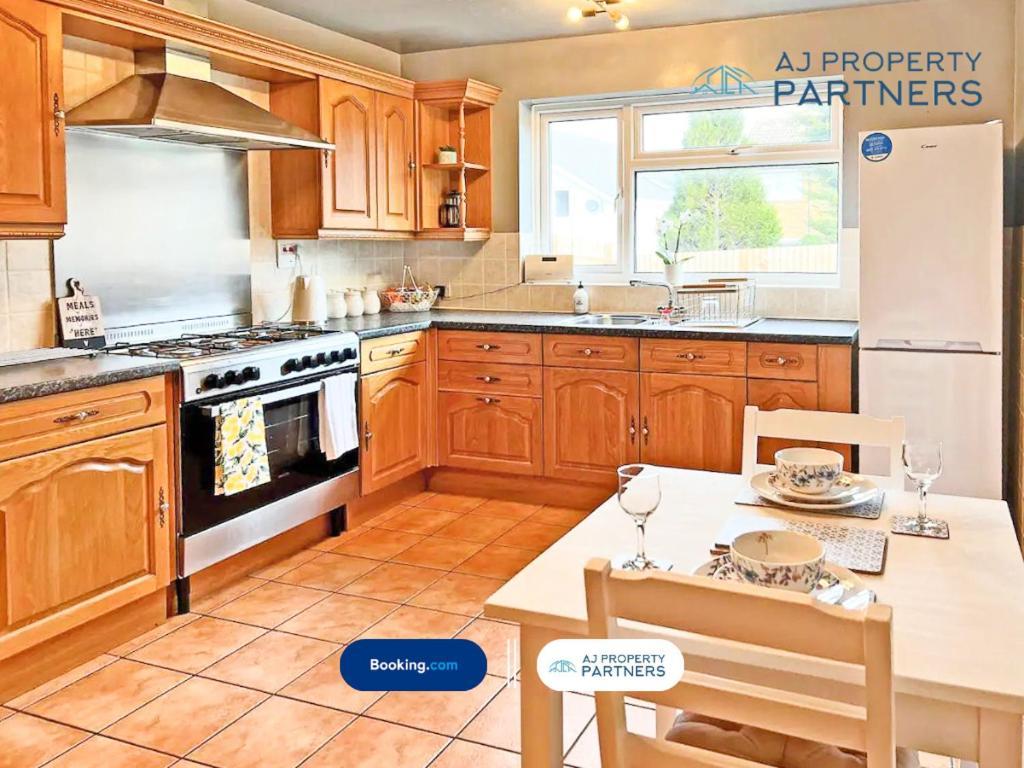 Premium Deal L Hill View Home L Last-Minute Offer L Cheltenham L Aj Properties L Perfect For Short Or Long Stays L 4Beds 4Bedrooms 外观 照片