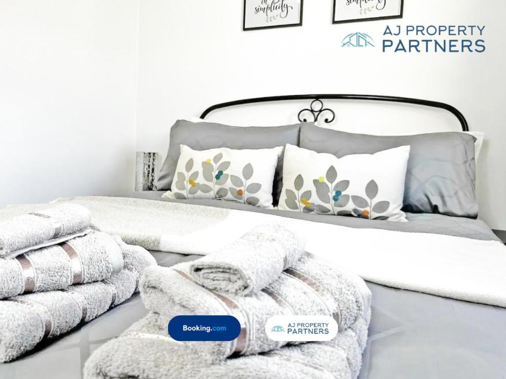 Premium Deal L Hill View Home L Last-Minute Offer L Cheltenham L Aj Properties L Perfect For Short Or Long Stays L 4Beds 4Bedrooms 外观 照片